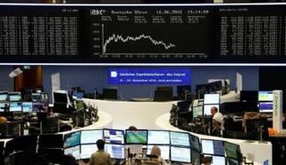 متعاملون في بورصة فرانكفورت بألمانيا