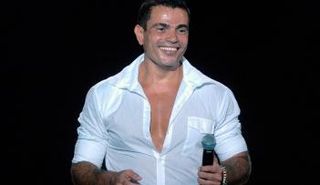 العلاقة بين عمرو دياب و