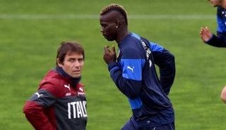 ماريو بالوتيلي مهاجم نادي ميلان