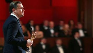 ليوناردو ديكابريو بعد تسلمه جائزة الأوسكار