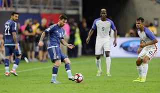 ليونيل ميسي خلال لقاء بلاده امام الولايات المتحدة الامريكية