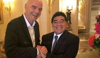 إنفانتينو مع مارادونا