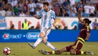 ميسي لحظة تسجيله هدفه