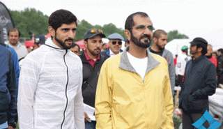 محمد بن راشد وحمدان بن محمد يشاهدان السباق