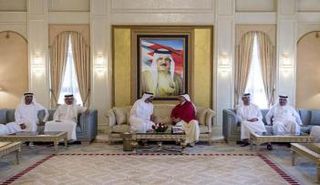 محمد بن زايد مع ملك البحرين