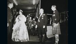 ملكة بريطانيا إليزابيث الثانية  