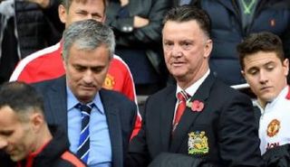 البرتغالي جوزيه مورينيو المدير الفني المرتقب لمانشستر يونايتد والهولندي لويس فان جال  