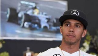 معاقبة هاميلتون بالتراجع 5 مراكز في سباق الصين ‎