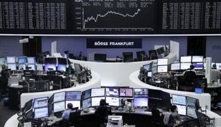 متعاملون في بورصة فرانكفورت