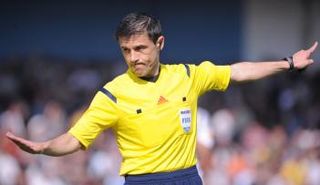 الصربي ميلوراد مازيتش حكمًا لمباراة مانشستر يونايتد وليفربول في إياب دور الـ16 لبطولة الدوري الأوروبي