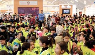 طلاب الدار البيضاء في جناح الإمارات