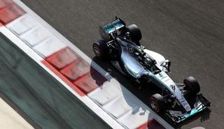 إحدى سيارات مرسيدس المشاركة في الاختبارات