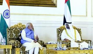 الشيخ محمد بن زايد آل نهيان مع رئيس الوزراء الهندي - أرشيفية