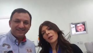 أصالة داخل عيادة الطبيب الذي يعتني بصوتها