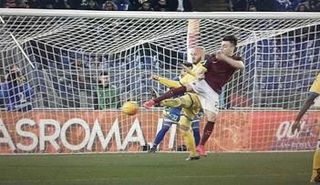 الشعراوي وهو يسدد الكرة