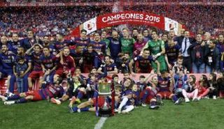 برشلونة يحتفل بالكأس