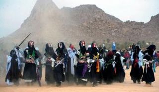 جانب من احتفالات مهرجان الأهغار جنوبي الجزائر الذي قررت وزارة الثقافة تعليق تنظيمه مؤقتًاجانب من احتفالات مهرجان الأهغار جنوبي الجزائر الذي قررت وزارة الثقافة تعليق تنظيمه مؤقتًا