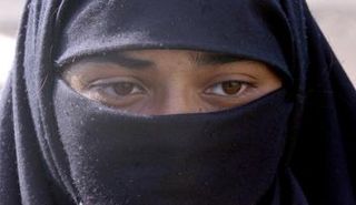 يتمسك بعض المسلمين بقانون الطلاق بالثلاث بداعي حماية الهوية الدينية للأقلية المسلمة في الهند