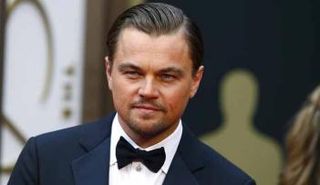 دي كابريو في حفل الأوسكار 2014 عند ترشيحه لجائزة أحسن ممثل عن دوره في الفيلم - رويترز.