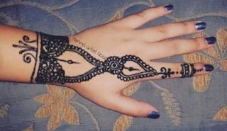 الرسم بالحنا