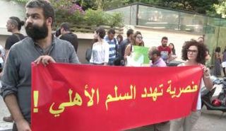 المسيرة انطلقت من مبنى وزارة الخارجية باتجاه مقر وزارة الداخلية.