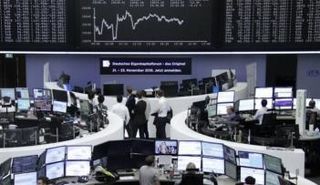 متعاملون في بورصة فرانكفورت