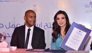 تنصيب المطربة "أنغام" سفيرة للخير