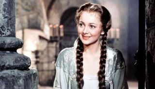 أوليفيا دي هافيلاند في مشهد من أحد افلامها