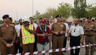 قوات الدفاع المدني تنفذ تجربة التعامل مع هطول السيول على عرفة