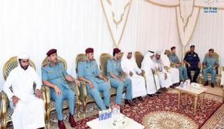 قائد عام شرطة الشارقة والضباط يعزون أسرة الشهيد البلوشي