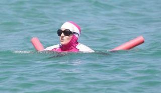 فتاة ترتدي البوركيني 