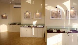 المقتنيات النادرة تنتمي إلى دول وممالك عدة مثل الدولة العثمانية، والبريطانية، والهولندية، والفرنسية، والإيطالية، والفارسية