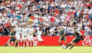 من مباراة إنجلترا وويلز