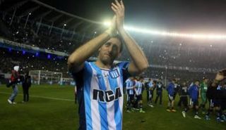 دييجو ميليتو خلال توديعه الملاعب