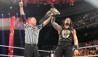 رومان رينز يفوز بالنزال ويحتفظ ببطولة العالم للوزن الثقيل