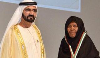 محمد بن راشد يكرم تفاحة الحامض