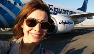 نانسي عجرم أمام طائرة مصر للطيران