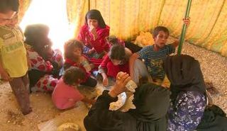 النازحون عن الفلوجة يعانون الجوع والعطش 