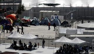 معسكر للاجئين (رويترز)