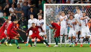 رونالدو وركلة حرة في مباراة أيسلندا