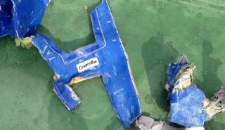 أجزاء من حطام طائرة مصر للطيران