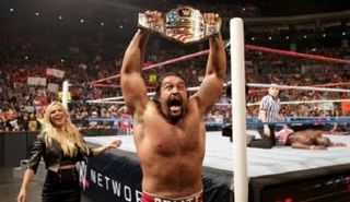 روسيف يرفع حزام بطولة الولايات المتحدة بعد الفوز