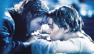 المشهد الدرامي لموت العاشق جاك في فيلم تايتانك