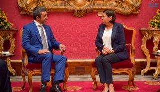 الشيخ عبد الله بن زايد خلال لقائه كريستينا دولورس نائبة رئيسة مالطا