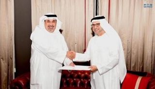 الدكتور أنور بن محمد قرقاش خلال استقباله صلاح محمد البعيجان سفير الكويت