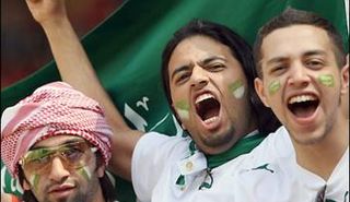 قمصان الأندية الأوروبية تنتشر في الملاعب الأوروبية