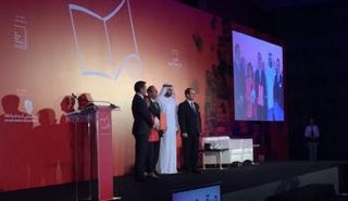 الروائي الفلسطيني ربعي المدهون يفوز بجائزة بوكر العربية 2016 في نسختها التاسعة