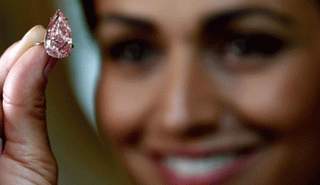 ألماسة وردية اللون