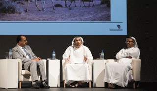 خلال جلسة الحوار حول اللهجة الإماراتية وتنوعها