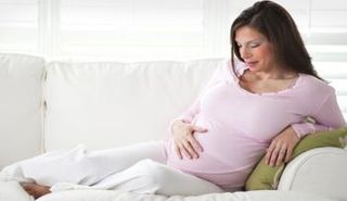 الولادة المنزلية تختفي من العالم.. وبريطانيا تشجعها